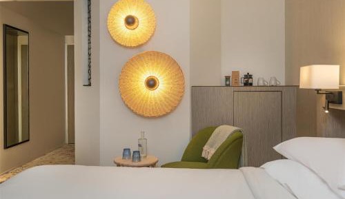 Deluxe King Room