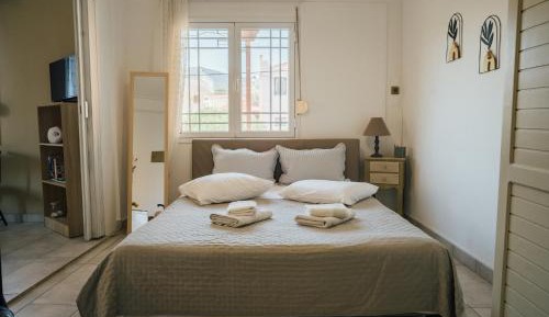 Studio Apartment with One Double Bed