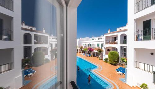 Apartment with Pool View 