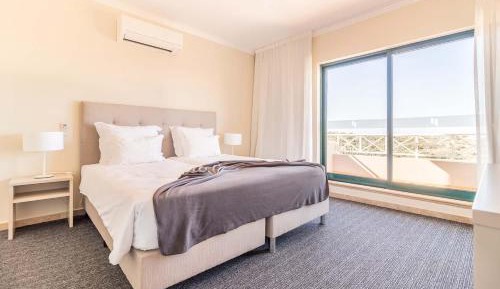 One-Bedroom Duplex Aparment with Balcony