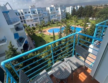 Apartment with Pool View 