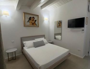 Deluxe Room (2 Adults + 1 Child)