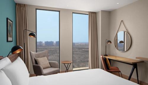 Standard King Room with Urban View