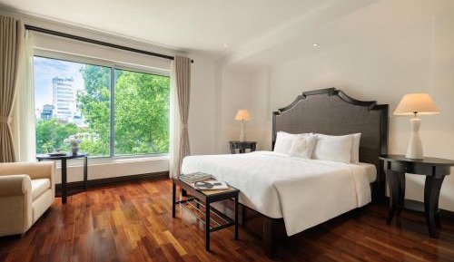 Three-Bedroom Deluxe Apartment