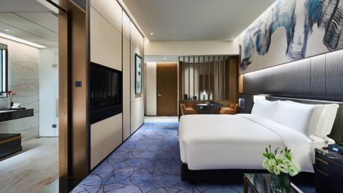 1 King Bed Classic Smoking