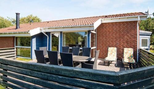 Three-Bedroom Holiday Home 