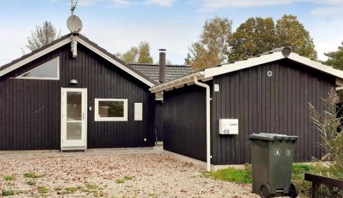 Three-Bedroom Holiday Home 
