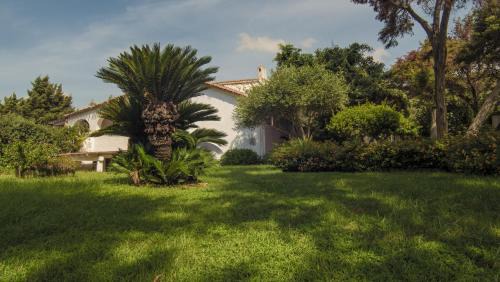 Villa with Garden View