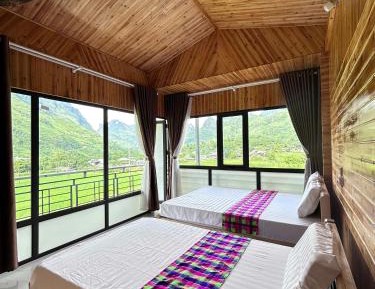 Family Room with Mountain View