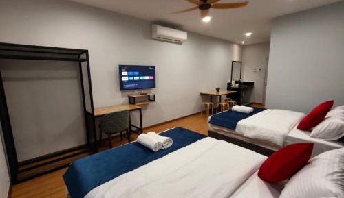 Deluxe Queen Suite