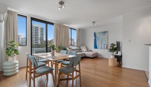 Apartment with Pool View 