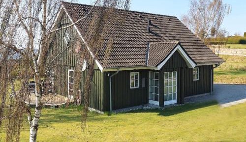Four-Bedroom Holiday Home