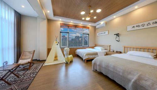 Family Room with Mountain View