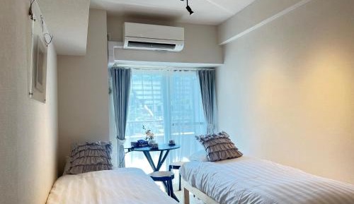One-Bedroom Apartment with Park View
