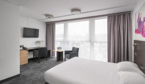 Standard Queen Room