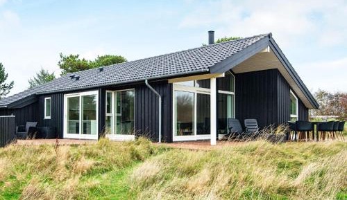 Three-Bedroom Holiday Home 