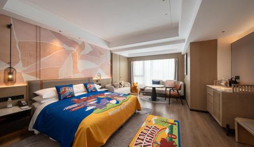 Family King Room with Lake View