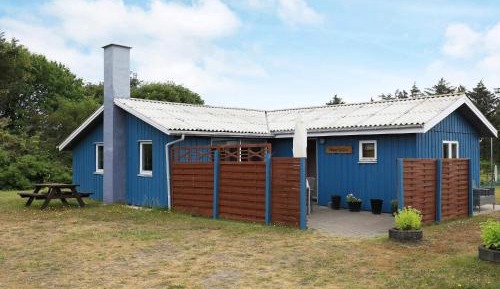 Three-Bedroom Holiday Home 