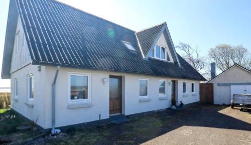 One-Bedroom Holiday Home