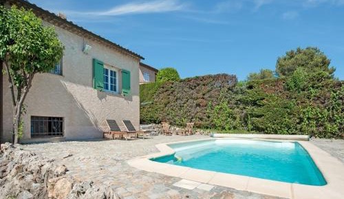 One-Bedroom Holiday Home