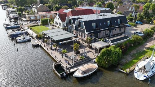 Apartment with Lake View