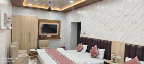 Double Room with Private Bathroom