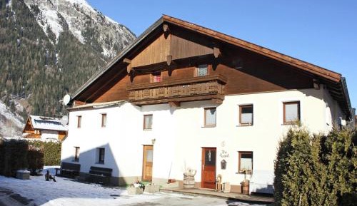 Three-Bedroom Holiday Home 