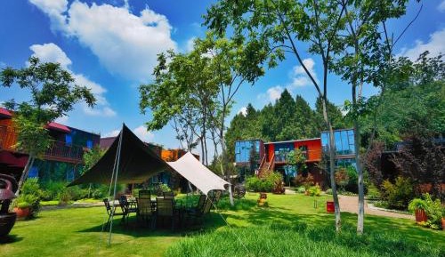 Double or Twin Room with Mountain View