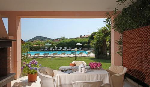 Apartment with Pool View 