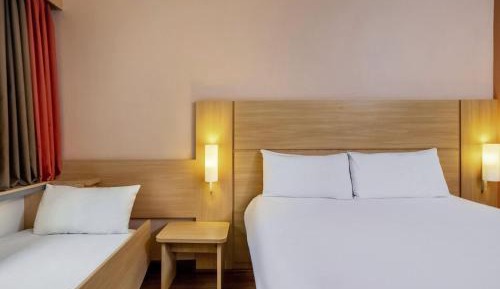 Standard Double Room with One Child Bed