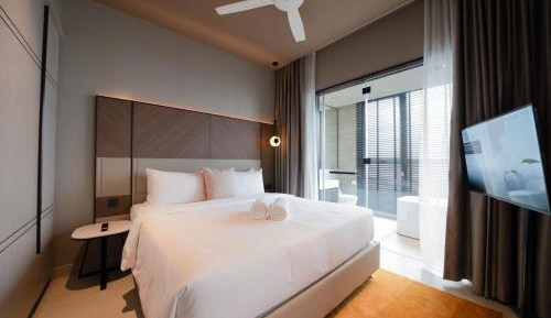 Deluxe Suite with Spa Bath