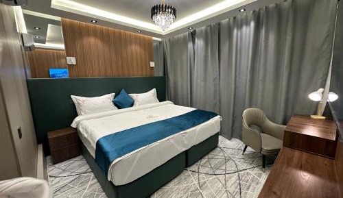 Deluxe King Suite