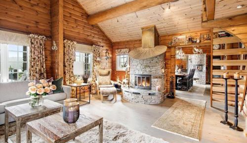 Five-Bedroom Holiday Home
