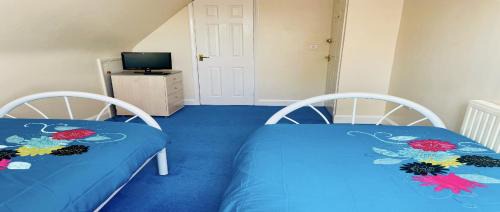 Twin Room with Shared Bathroom