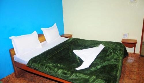Deluxe Room (2 Adults + 1 Child)
