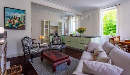 Classic One-Bedroom Apartment with King Bed