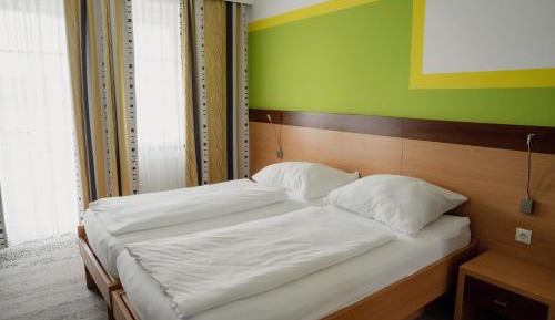 Room #170965903
