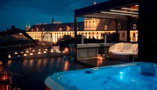 Deluxe Suite with Spa Bath