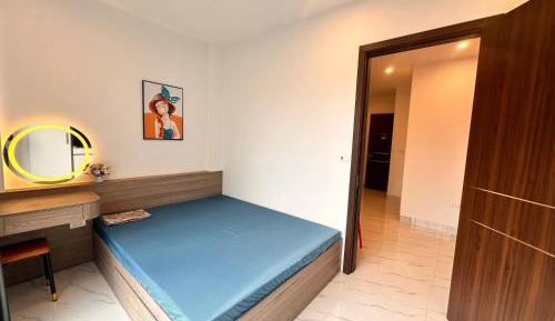 One-Bedroom Apartment with Balcony