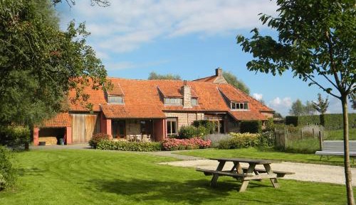 Holiday Home (14 Adults)