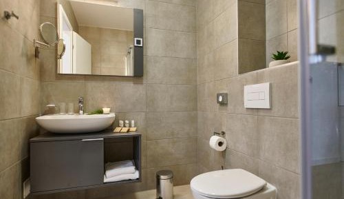 One-Bedroom Apartment with Balcony