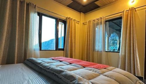 Family Room with Mountain View