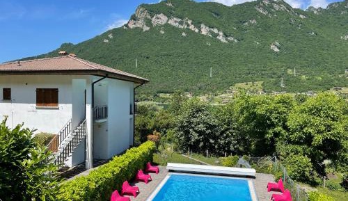 One-Bedroom Apartment with Garden