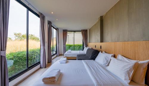 Villa with Garden View