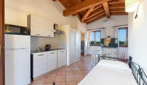 One-Bedroom Apartment with Air Conditioning and Terrace or Balcony (3 People)