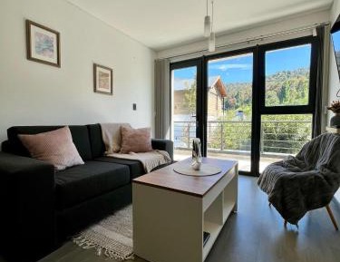 Apartment with Mountain View