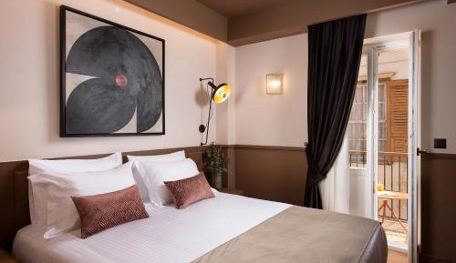 Deluxe Double Room with Side Sea View