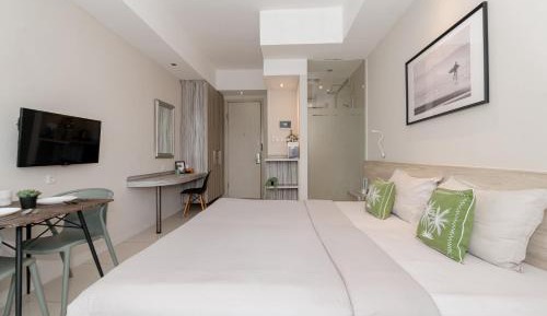 One-Bedroom Apartment with Balcony