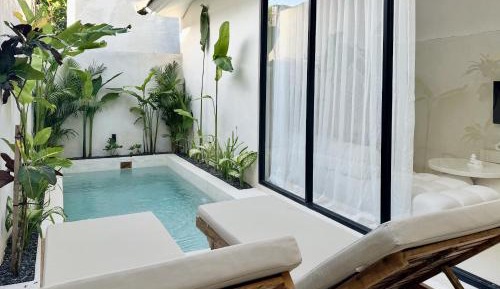 Suite with Private Pool