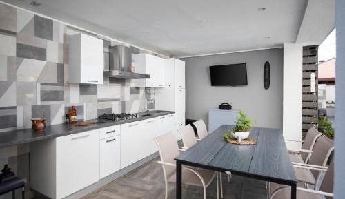 Deluxe Double Room (2 Adults + 1 Child)